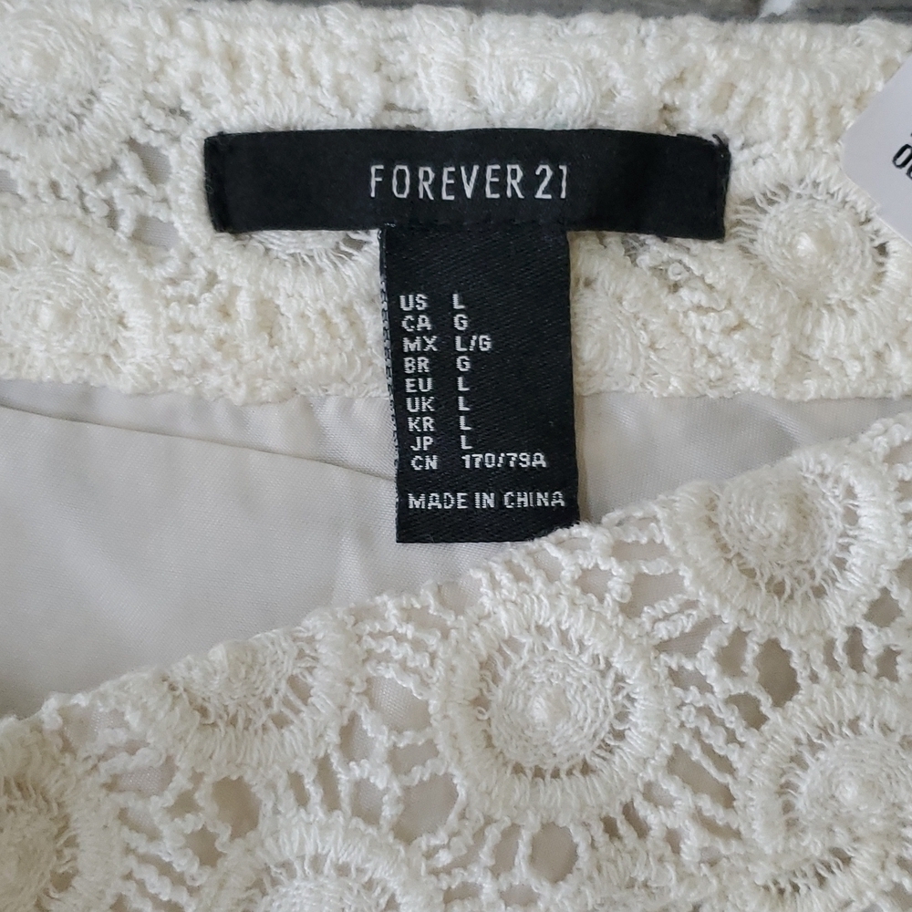 NWT Forever 21 Lined Cream Crochet Shorts Sz Large - Picture 3 of 6